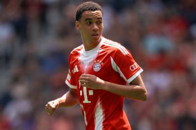 Jamal Musiala bør stå over VM på grunn av skaden, mener Oliver Kahn