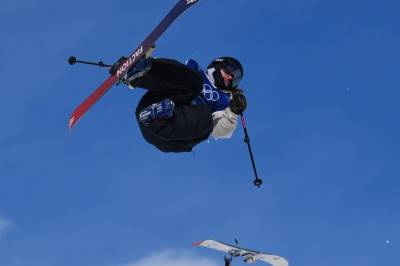 Skremmende OL-bilder – friskikjører mistet skien i luftig svev