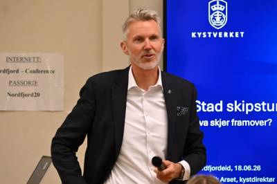 Ber folk langs kysten følge med