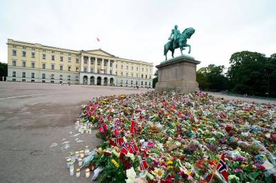 Deler av Slottsplassen ryddet for blomster