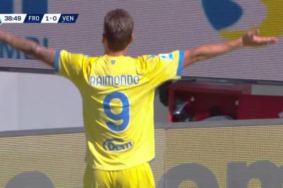 Antonio Raimondo med mål mot Venezia FC