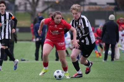 Branns juniorar spelar serie mot gutar på 14 år