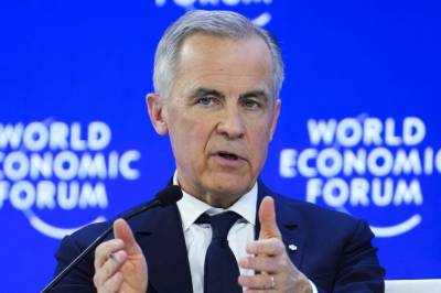 Toppledere reiste seg i applaus