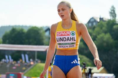 Bytter nasjon: Raser mot Sverige