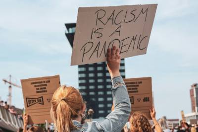 Derfor må vi tørre å bruke ordet rasisme igjen