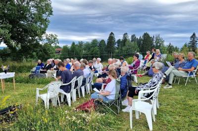 Spennende søndagsvandring mellom tro, natur og historie i Tingelstad 