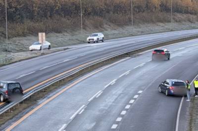 Advarer etter flere trafikkulykker: - Forrædersk føre