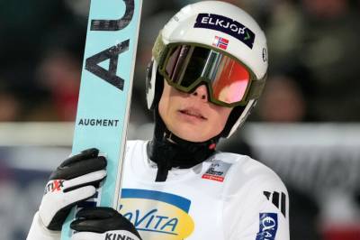 Norske skihoppere i dresstrøbbel