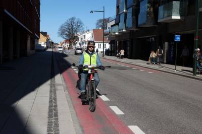 Bilister går i harnisk om en ligger «midt i veien»