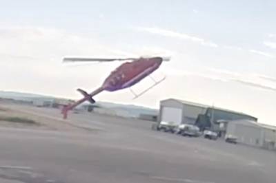 Her deiser helikopteret i bakken