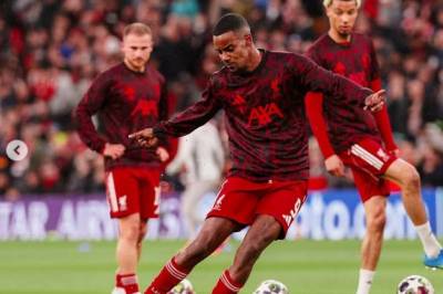 Slot forsvarer valget av Alexander Isak: «Derfor spiller en spiss av hans kaliber»