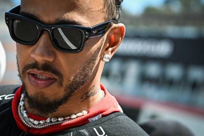 Lewis Hamiltons elleville Ferrari-snuoperasjon: – Oppsettet er én million ganger bedre