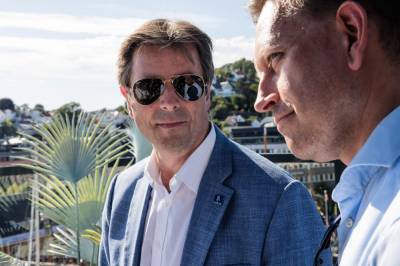 Går av som toppsjef