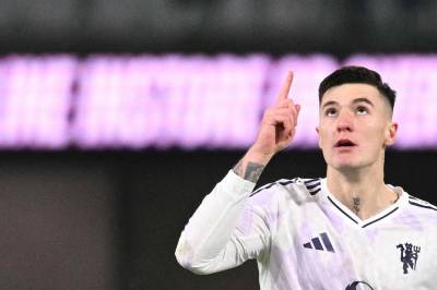 Sesko-dobbel da United rotet bort seieren mot Burnley