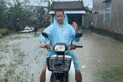 Skulle på ferie – nå hjelper fastlegen flomofre i Vietnam