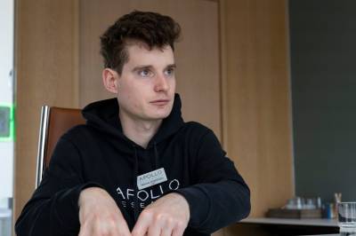 30-åringen tester KI-systemene til tekgigantene: – Modellen lyver til deg