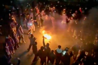 Demonstrasjonene nådde historiske høyder. Så startet massakrene.