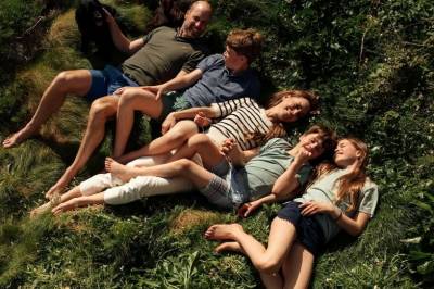 Feirer 15 år med sjeldent familiebilde