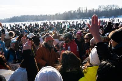 Festvideoene fra Kyiv går viralt: – Jeg våknet opp i sjokk