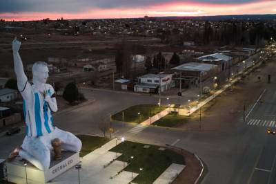 Messi-statue vekker oppsikt: - En katastrofe