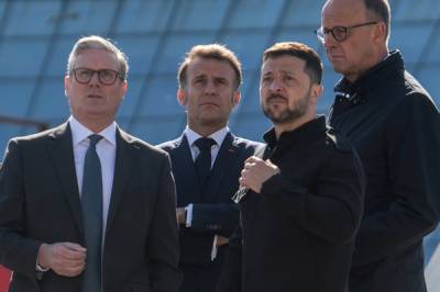 Zelensky møter Starmer, Macron og Merz i London
