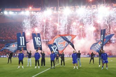Paris’ sommersigneringer presentert for publikum på Parc des Princes