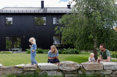 Taran og Jørgens utrolige byggeprosjekt:  – Vi hadde jo egentlig ikke råd til å bygge hus