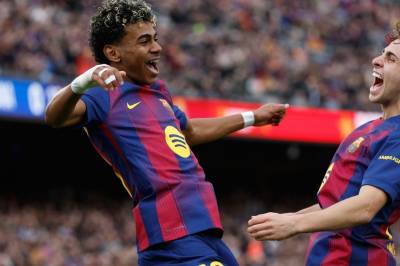 Lamine Yamal med karrierens første hat trick