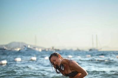 Se kjendisenes sommerbilder