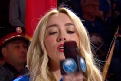 Går galt under nasjonalsang – får uventet hjelp