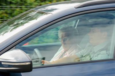 Prinsesse Astrid på sykebesøk hos Kong Harald