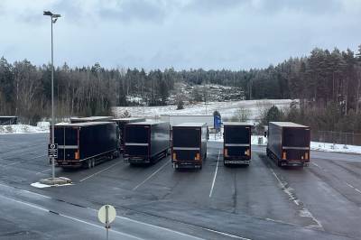 Massivt gebyrdryss på Svinesund: Artistbuss og riggvogntog stoppet med alvorlige mangler