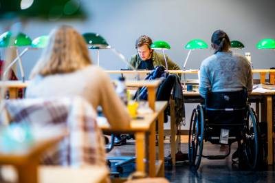 Flere med master synes det er vanskelig å få jobb