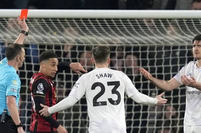 Selvmål, straffedrama og rødt kort: Maguire rotet det til for United