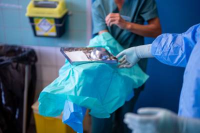 Skruene ble plassert feil i ryggen – fikk 700.000 kroner i erstatning