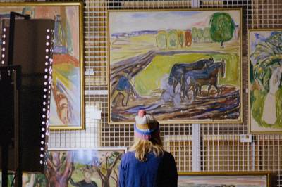 Girl in red lager lyden av Edvard Munch – til sommerutstilling i 2027