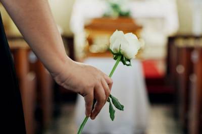 Skaper prestene kjøpepress? spør leseren. Biskop er «langt på vei enig»