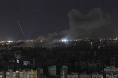 Angrep flere steder i Midtøsten fredag kveld