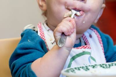 Barn helt ned i treårsalder har tegn på spiseforstyrrelser. Kan hemme normalutvikling.