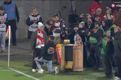 Her frir han til kjæresten før kampen