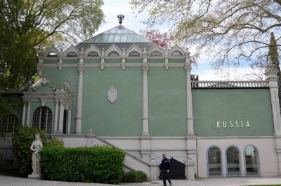 EU vil kutte støtten til Veneziabiennalen etter Russland-ja