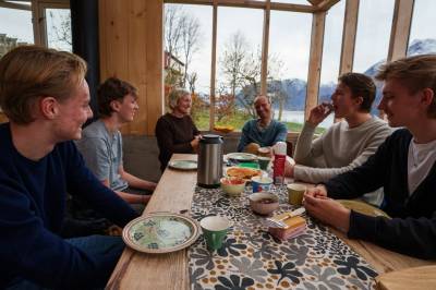 Her får hybelbuarar utdelt ein ny familie