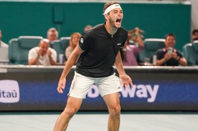 Taylor Fritz kan ta en lengre pause fra tennis for å lege kneskaden etter Miami