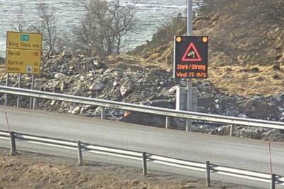 - Hold deg innendørs