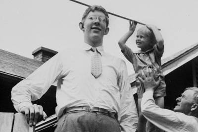 Hva het mannen som var verdens høyeste menneske?