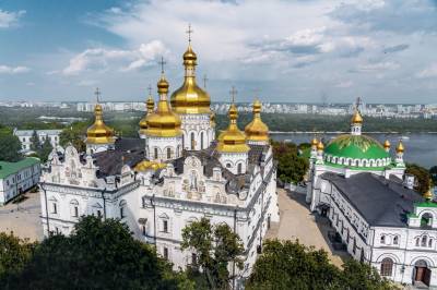 Historisk katedral i Kiev fra det 11. århundre rammet av russiske angrep: ni mennesker omkom i de siste angrepene