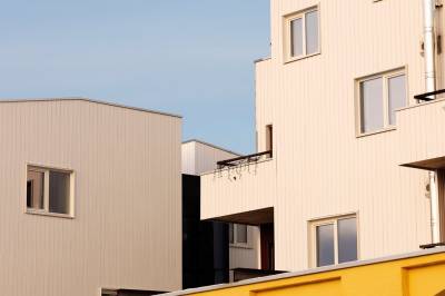 Norsk boligeksperiment: Her deler 59 beboere i alle aldre på alt