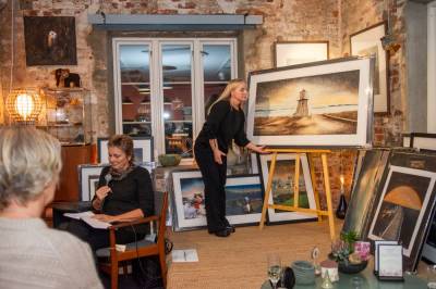 Fullt hus da ord og bilder møttes på Kulturfabrikken