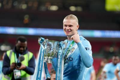 Haaland punget ut for bok