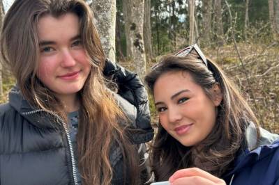 Milla og Mira forsker på giftige kryp i skoletiden